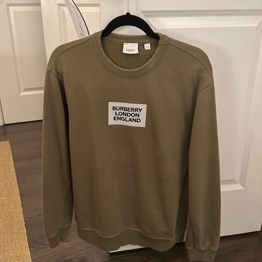 Size Medium male Burberry sweater